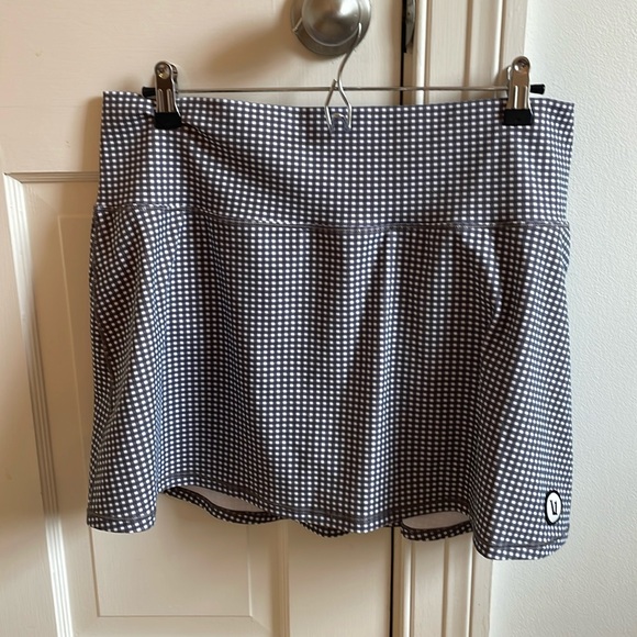 Vuori Dresses & Skirts - Vuori Black and White Gingham Active Skort